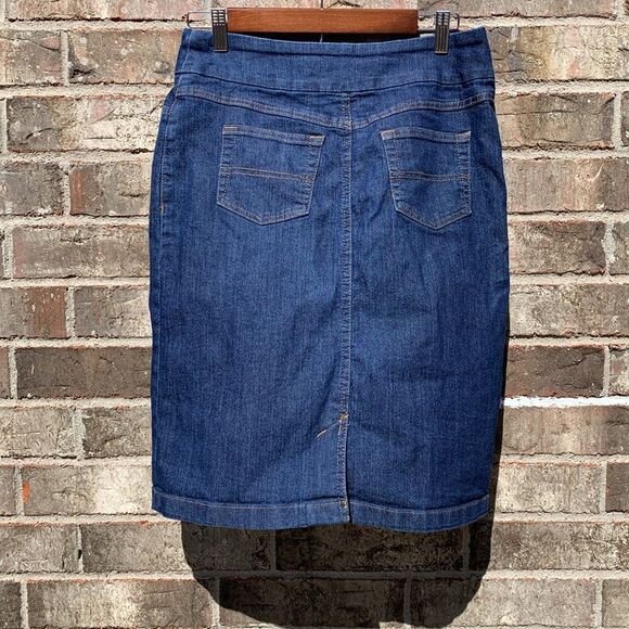 Take 50% OFF- Westbound Denim Blue Women's Skirt, Size-6 - Picture 5 of 7